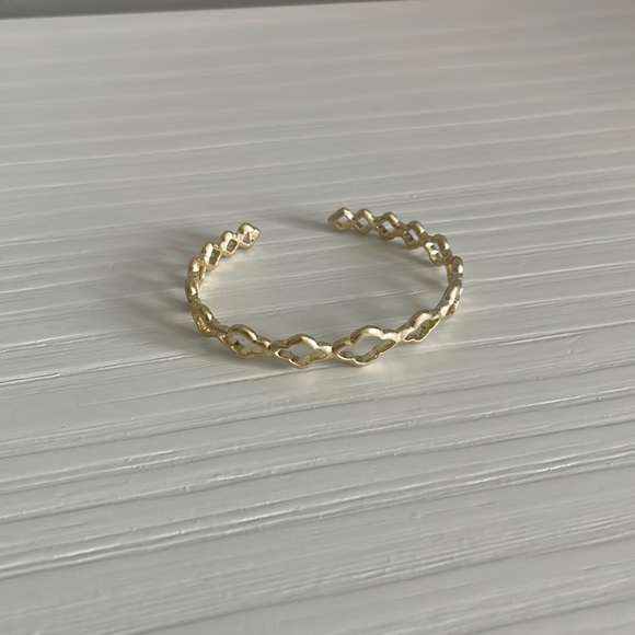 Kendra Scott Abbie Cuff Bracelet in Gold - Picture 1 of 8